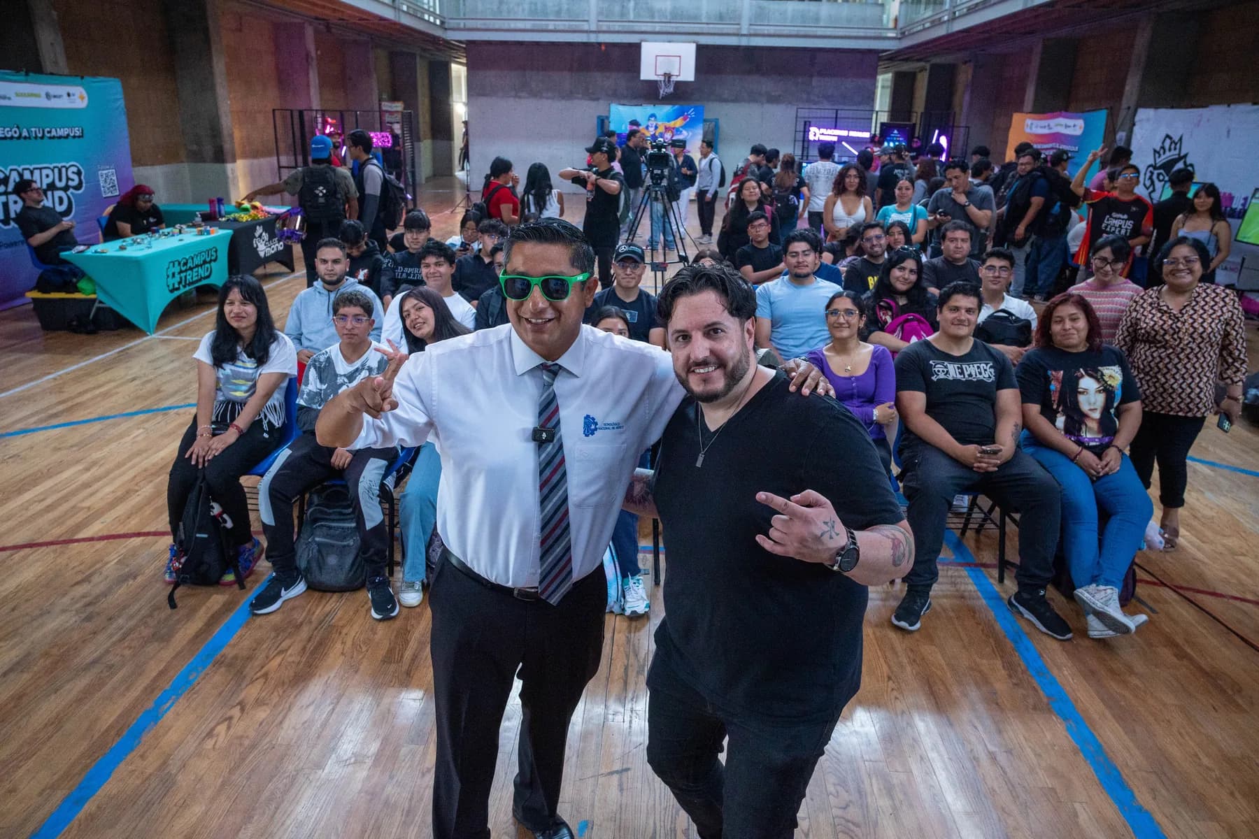 Encuentro con estudiantes después de una conferencia