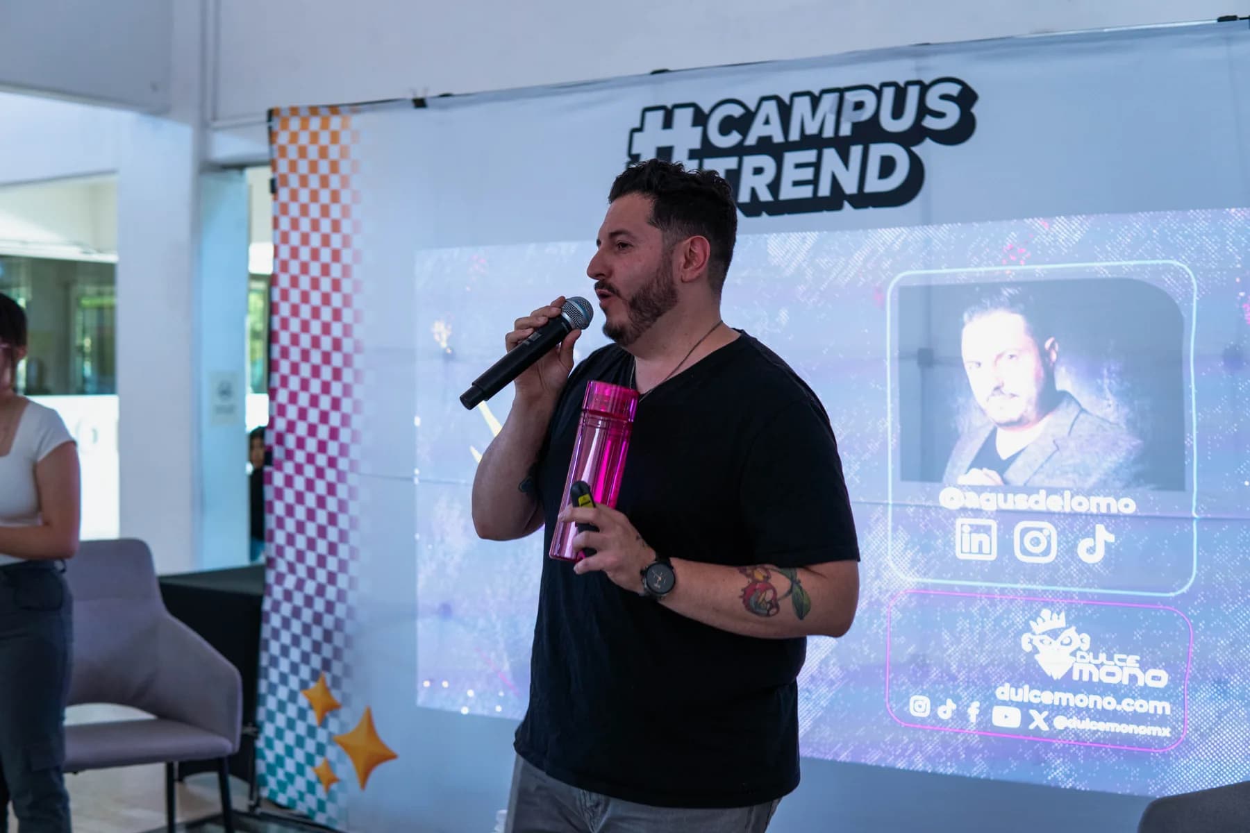 Agus de Lomo compartiendo una conferencia en Campus Trend